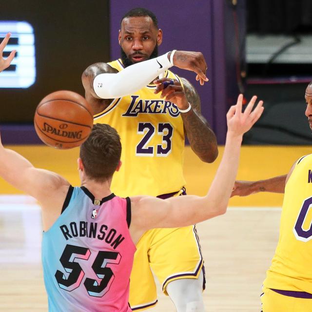 BB体育-独木难支詹姆斯迎接新挑战：到了我再次调整的时候